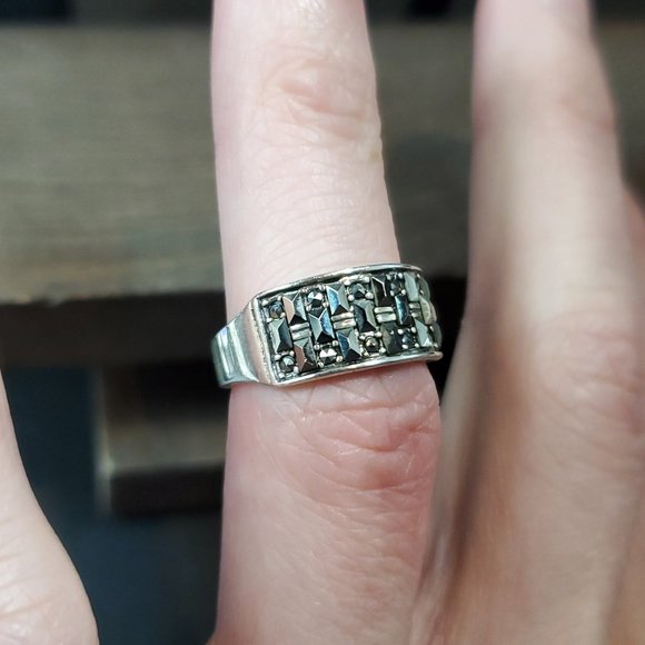Size 6 925 Sterling Silver Beautiful Marcasite Stone Pattern Ring - Picture 4 of 8